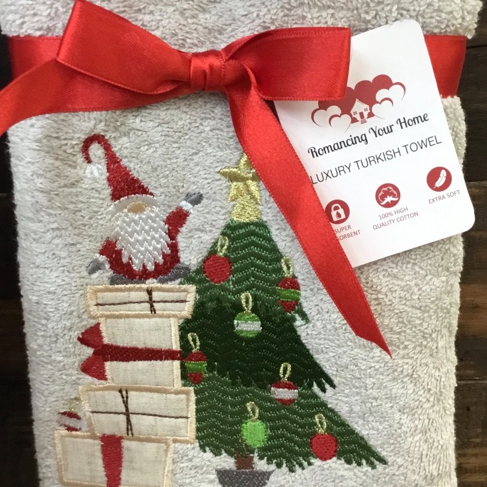 Beautiful Christmas Hand Towel, Santa Tree 0653
